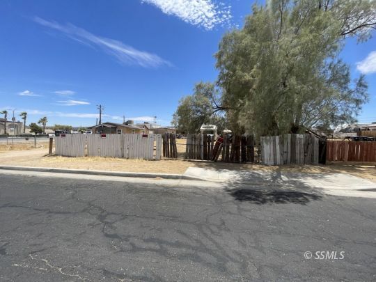 Property Photo: 113 W Wilson Ave CA 93555