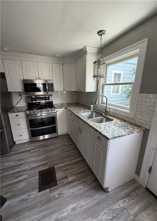 Property Photo:  2 Prescott Place  RI 02840 