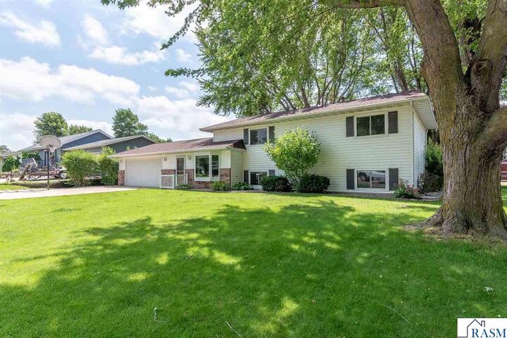 Property Photo:  211 Holly Lane  MN 56048 