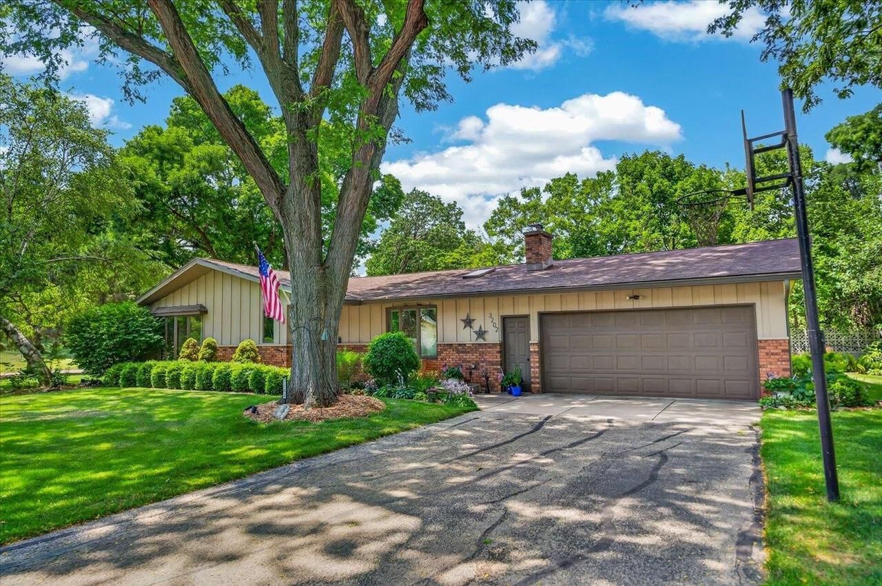 Property Photo: 3202 Coventry Trail WI 53713