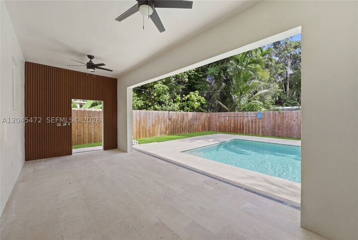 Property Photo: 14325 NE 8th Ave FL 33161