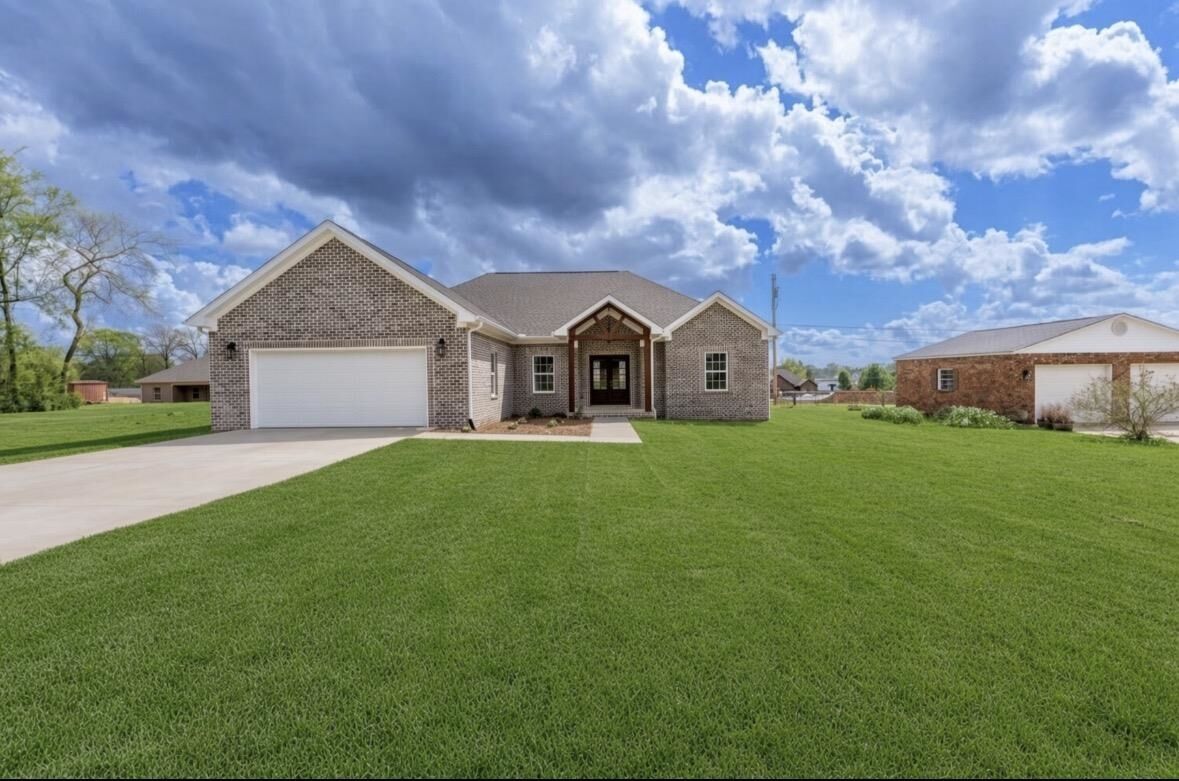 Property Photo:  806 Grand Ave  AL 35661 