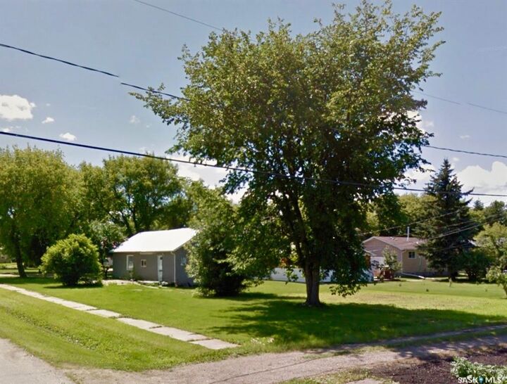 Property Photo:  200 2nd Street N  SK S0K 4P0 
