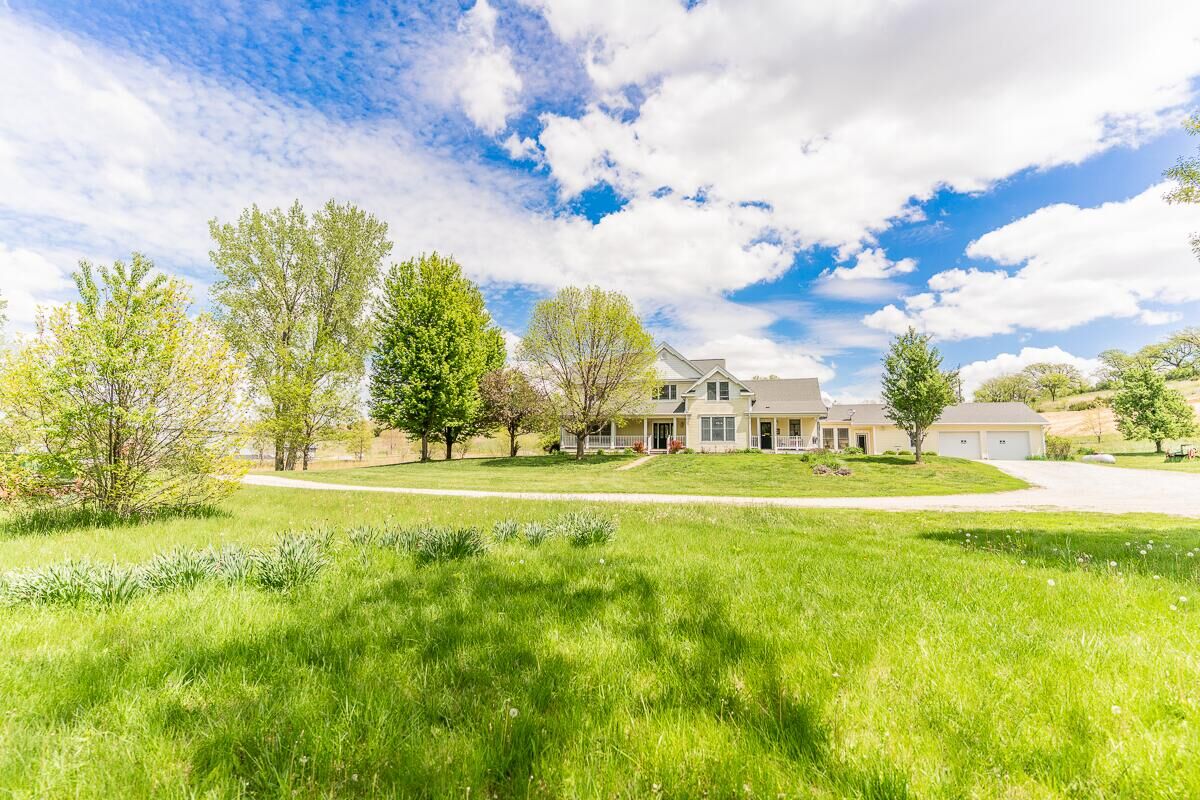 Property Photo: 2048 Horse Creek Road IA 51652