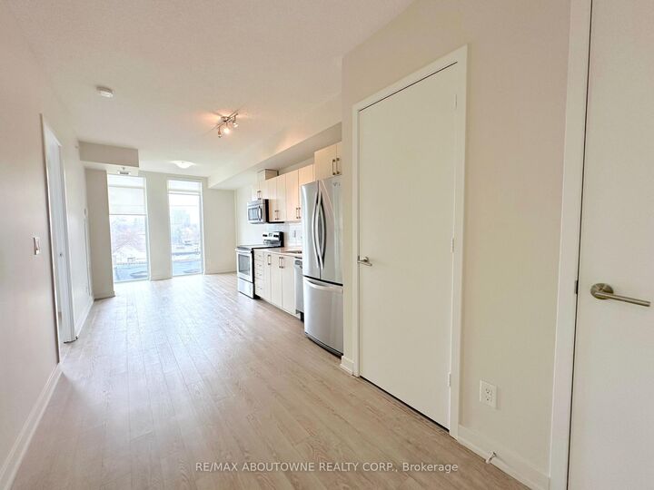 Property Photo:  763 Woodbine Avenue 406  ON M4E 2J4 