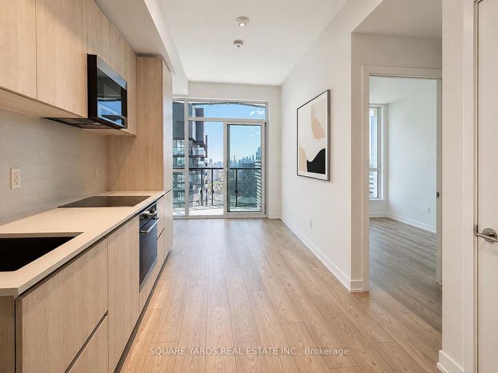 Property Photo: 110 Broadway Avenue Lph13 ON M4P 1V7