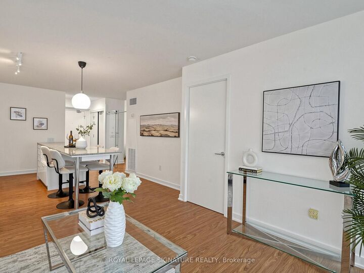 Property Photo: 15 Singer Court 1211 ON M2K 0B1