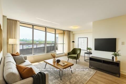 Property Photo:  21 Vaughan Road 604  ON M6G 2N2 