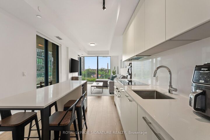 Property Photo: 200 Sudbury Street 401 ON M6J 0H1