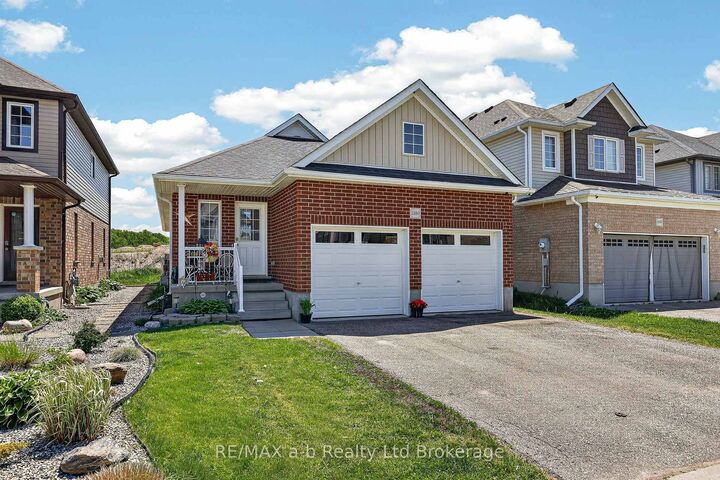 Property Photo:  1380 Caen Avenue  ON N4T 0J3 