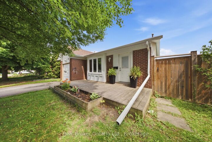 Property Photo:  33 Hallmark Street  ON N3P 1A6 