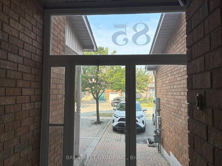 Property Photo:  85 Kimono Crescent  ON L4S 2G1 