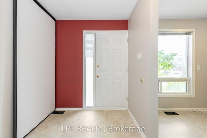 Property Photo: 2286 Cotters Crescent ON K1V 8Y6