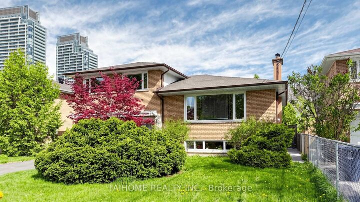 Property Photo: 72 Bowerbank Drive ON M2M 2A1