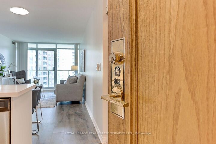 Property Photo:  5500 Yonge Street 808  ON M2N 7L1 