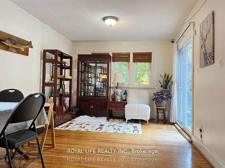 Property Photo: 33 Agincourt Drive ON M1S 1M5