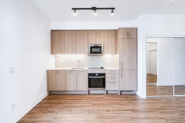Property Photo: 286 Main Street 215 ON M4C 4X5