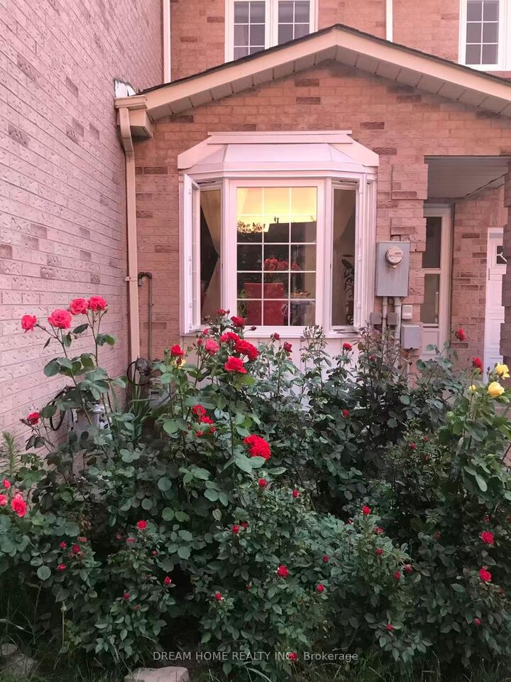 Property Photo:  658 Dinsmore Court  ON L5R 3G4 