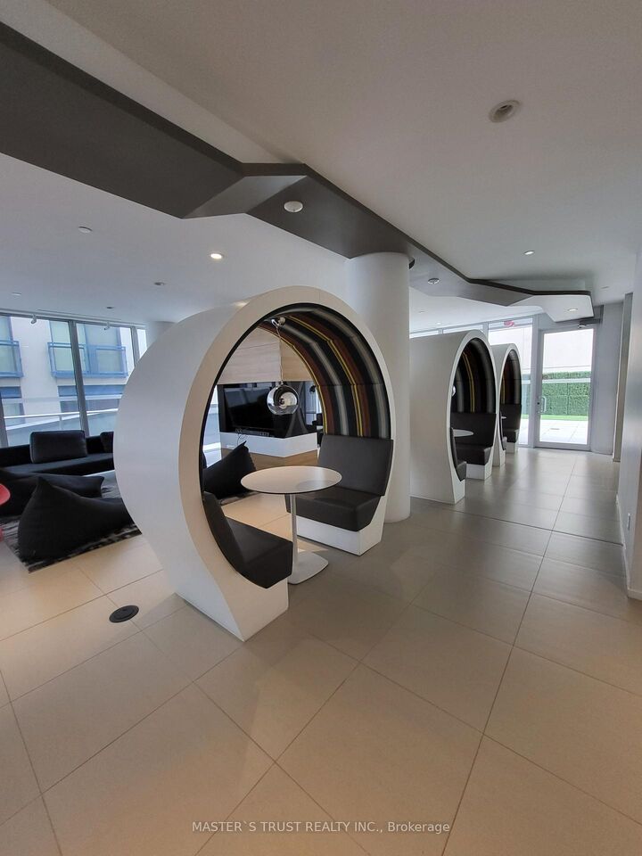 Property Photo:  68 Shuter Street 1106  ON M5B 1B4 