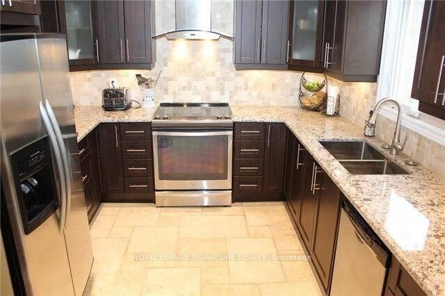 Property Photo:  3140 Keynes Crescent  ON L5N 3A1 