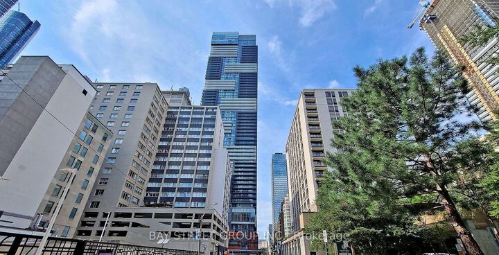 Property Photo: 7 Grenville Street 3211 ON M4Y 0E9
