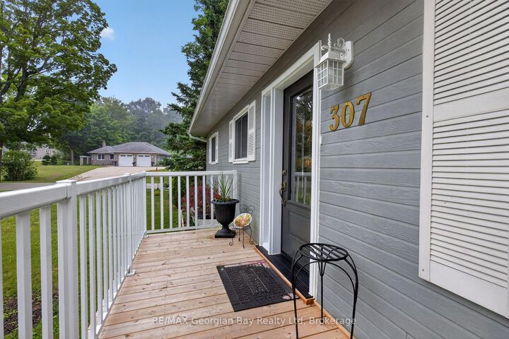 Property Photo: 307 Balm Beach Road W ON L0L 2J0