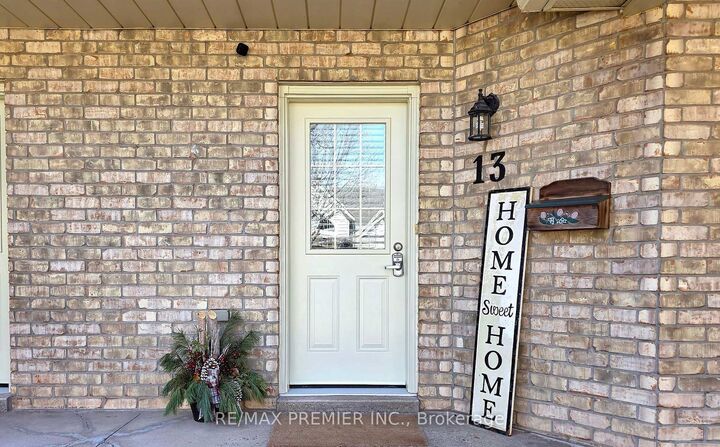 Property Photo: 9 Wentworth Drive 13 ON L3M 5H9