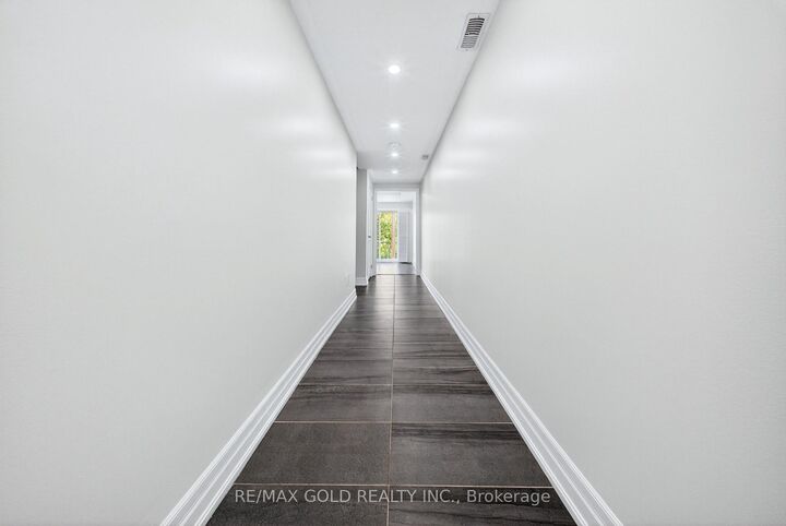 Property Photo: 384 Arctic Red Drive 12 ON L1L 0M5