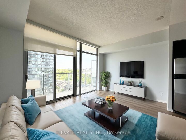 Photo de la propriété: 103 The Queensway Avenue 1110 ON M6S 5B3