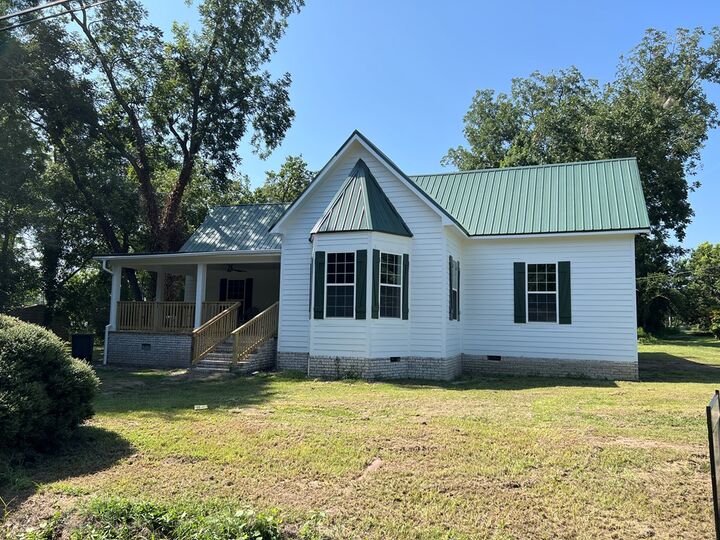 Property Photo: 1071 W Pear St GA 31778