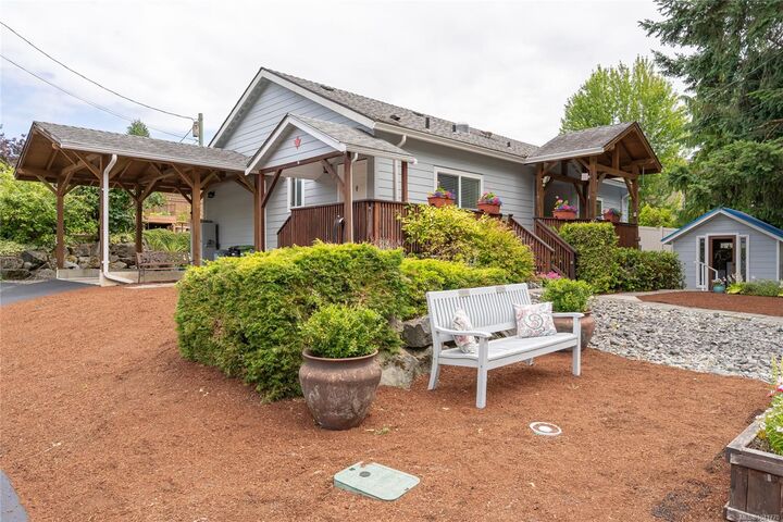 Property Photo: 3023 Oak St BC V0R 1K2