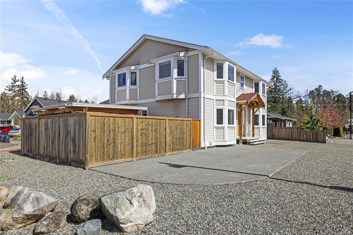 787 Stanhope Rd — photo 1