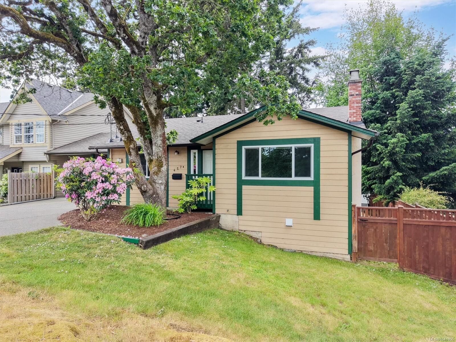Property Photo: 457B Sue Mar Pl BC V9C 3E1