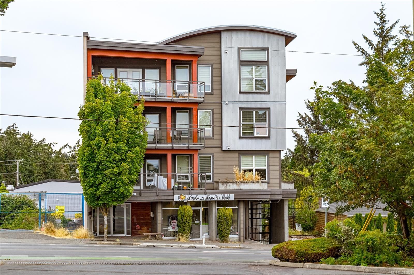 Property Photo: 1008 Tillicum Rd #203 BC V9A 1Z8