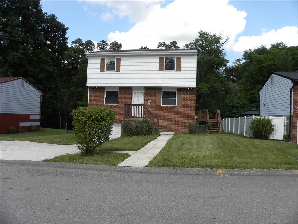Property Photo: 125 Everglade Dr PA 15235