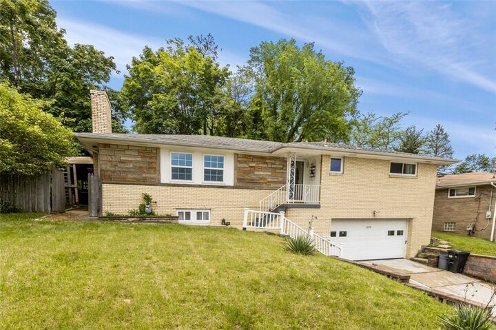 Property Photo: 1105 Greentree Rd PA 15220