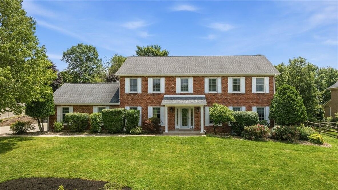 Property Photo: 121 Northbrook Dr PA 15044