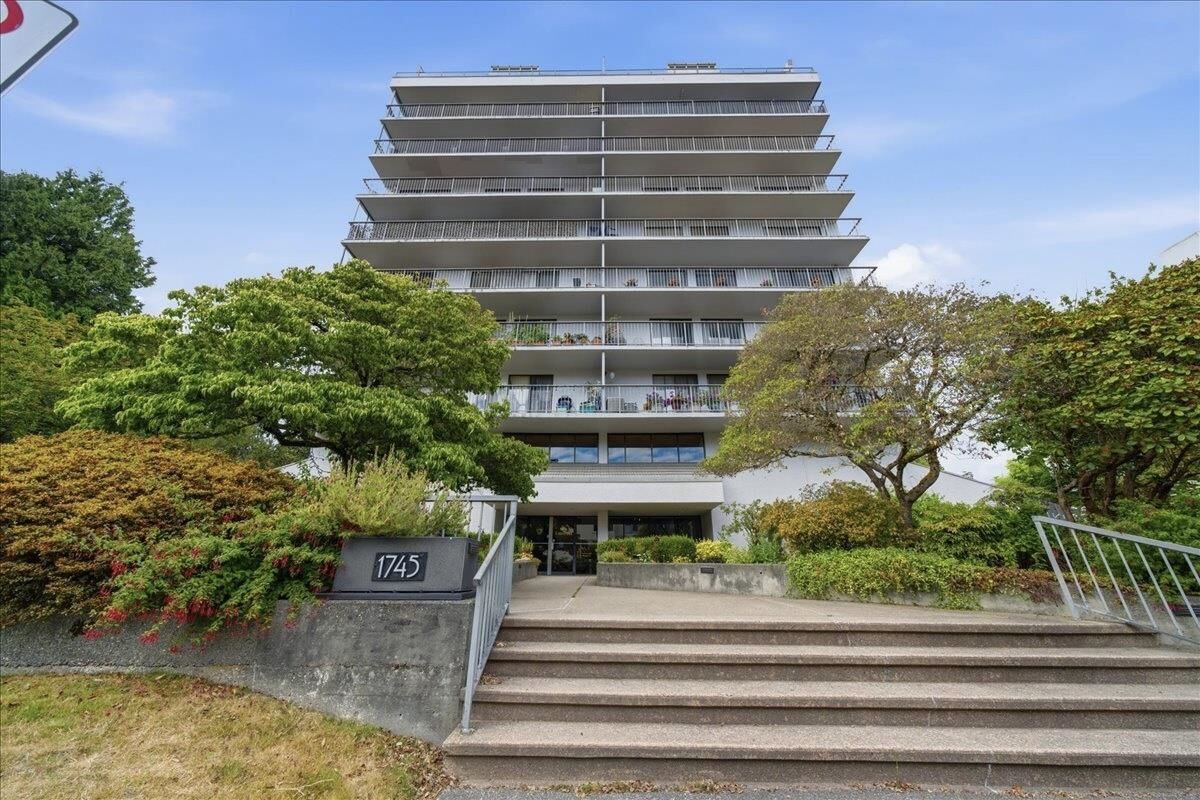 Property Photo:  1745 Esquimalt Avenue 802  BC V7V 1R7 