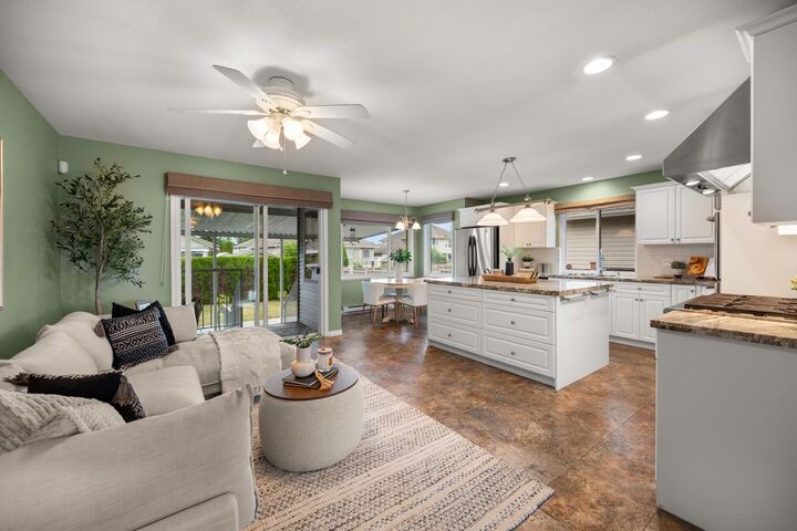 Property Photo: 27015 24 Avenue BC V4W 3Y9