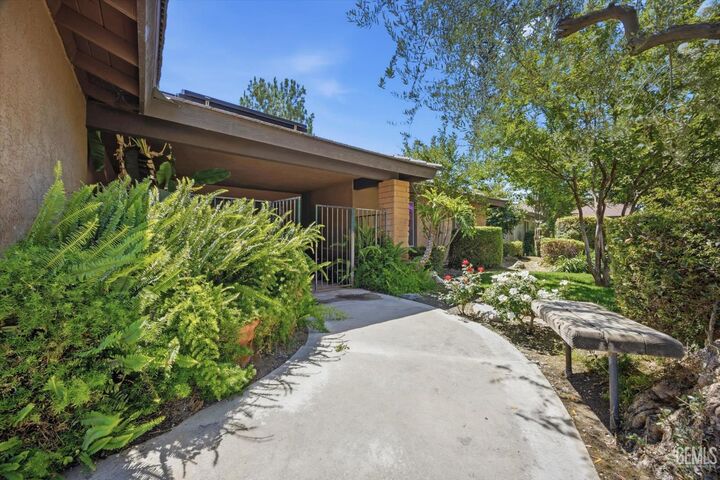 Property Photo: 704 Winchester Street CA 93309