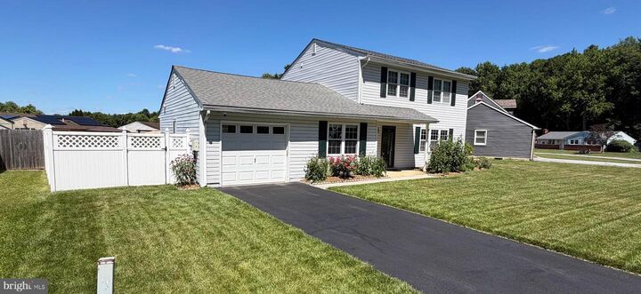 Property Photo:  68 E Shady Drive  DE 19713 