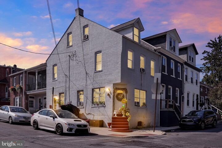 Property Photo: 702 Poplar Street PA 17603