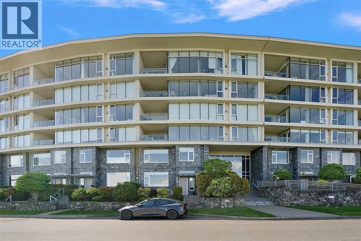Property Photo:  5330 Sayward Hill Crescent  BC V8Y 3H8 