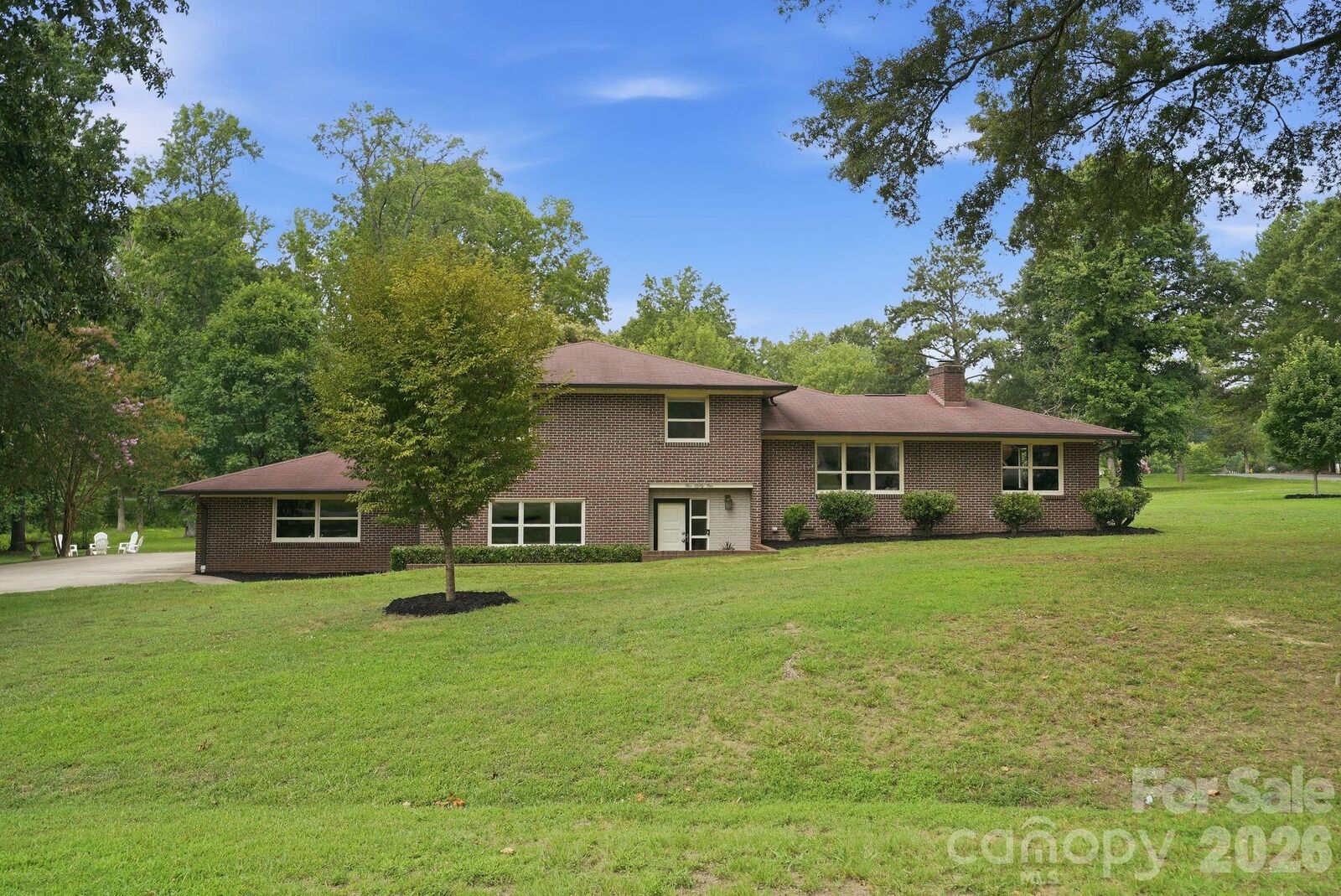 Property Photo: 181 Woodlynn Drive NC 28214