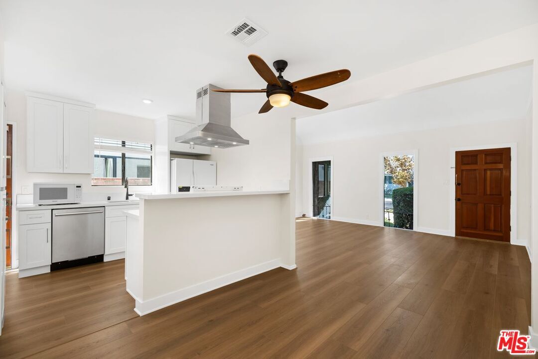 Property Photo: 6552 Colgate Ave CA 90048
