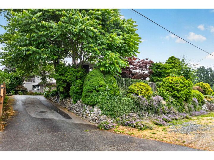 Property Photo:  32877 10th Avenue  BC V2V 2J9 