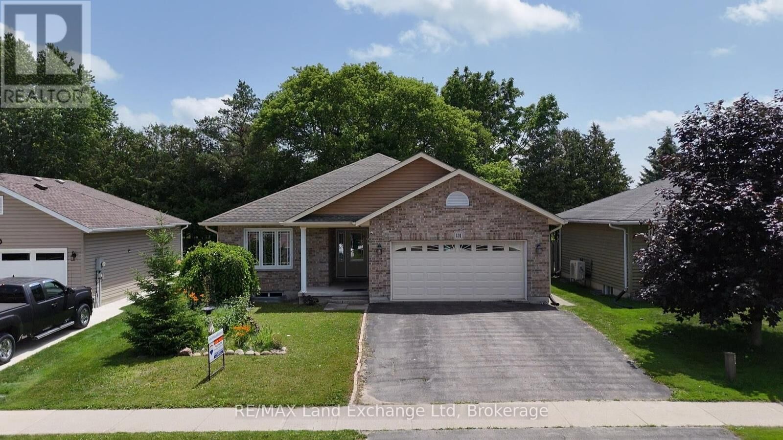 Property Photo: 401 Carling Terrace ON N0G 2W0