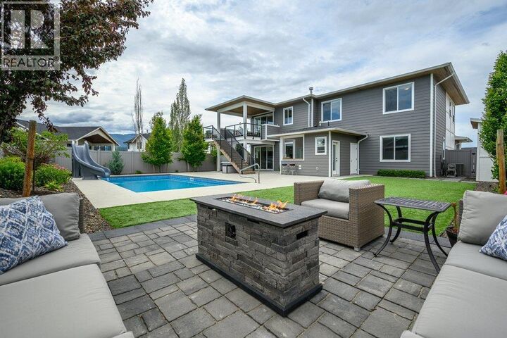 631 Mt Ida Crescent — photo 1