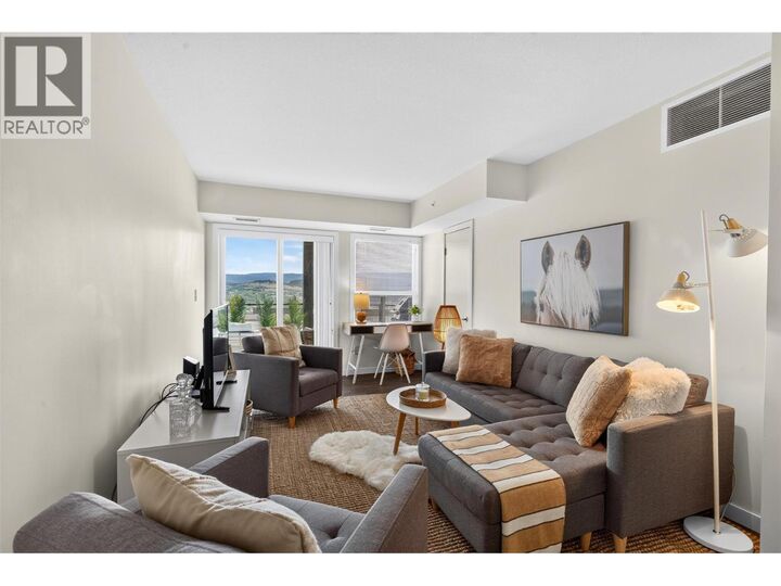 Property Photo: 775 Academy Way Ph21 BC V1V 0A5