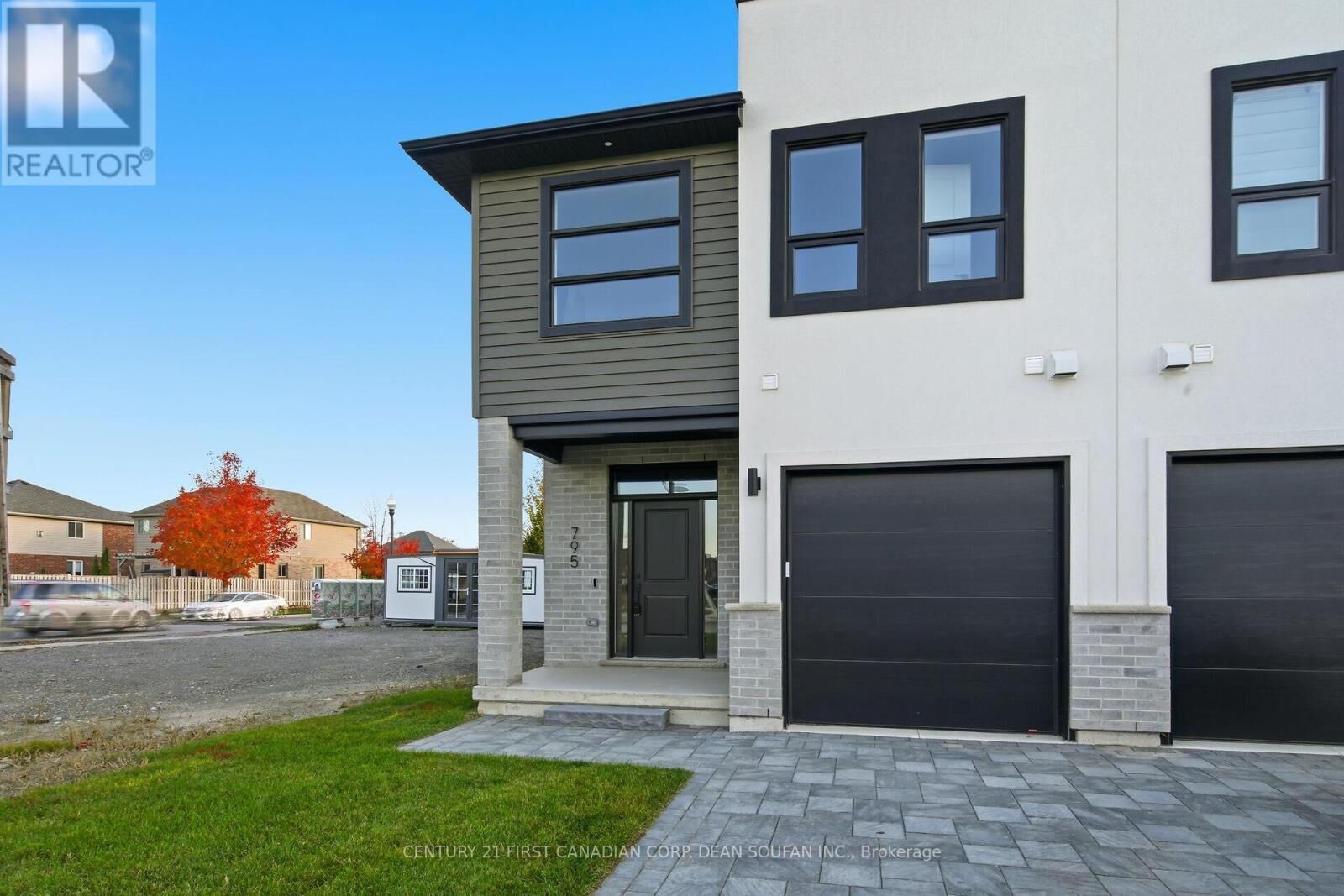 Property Photo: 795 Catalpa Square ON N6G 4A5